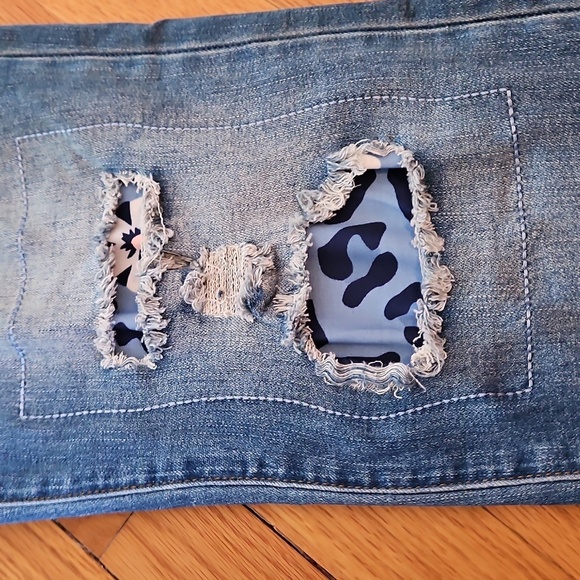 Blue Distressed Patchwork Jeans, Sz Med Stretch, Floral, Animal Print, NWOT! - Picture 5 of 14